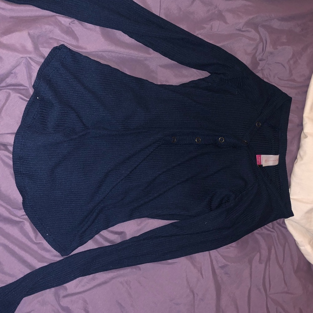 form fitting long sleeve top